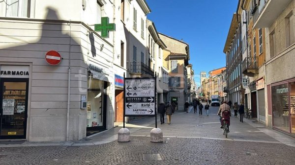 negozio in affitto a Piacenza