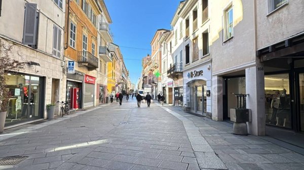 negozio in affitto a Piacenza