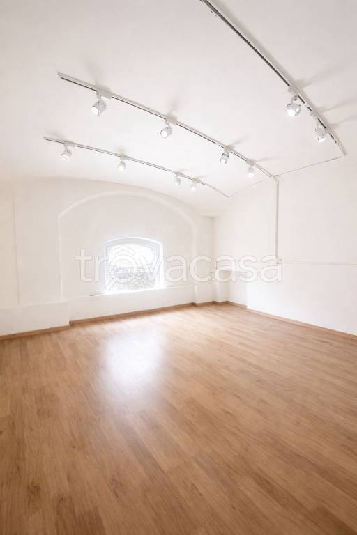 negozio in affitto a Piacenza