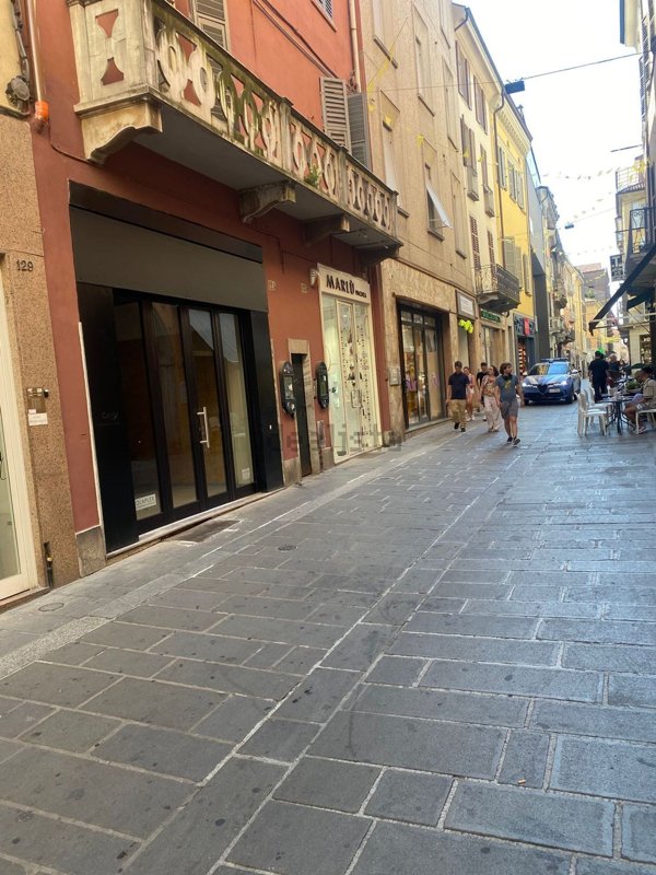 negozio in affitto a Piacenza in zona Centro Storico