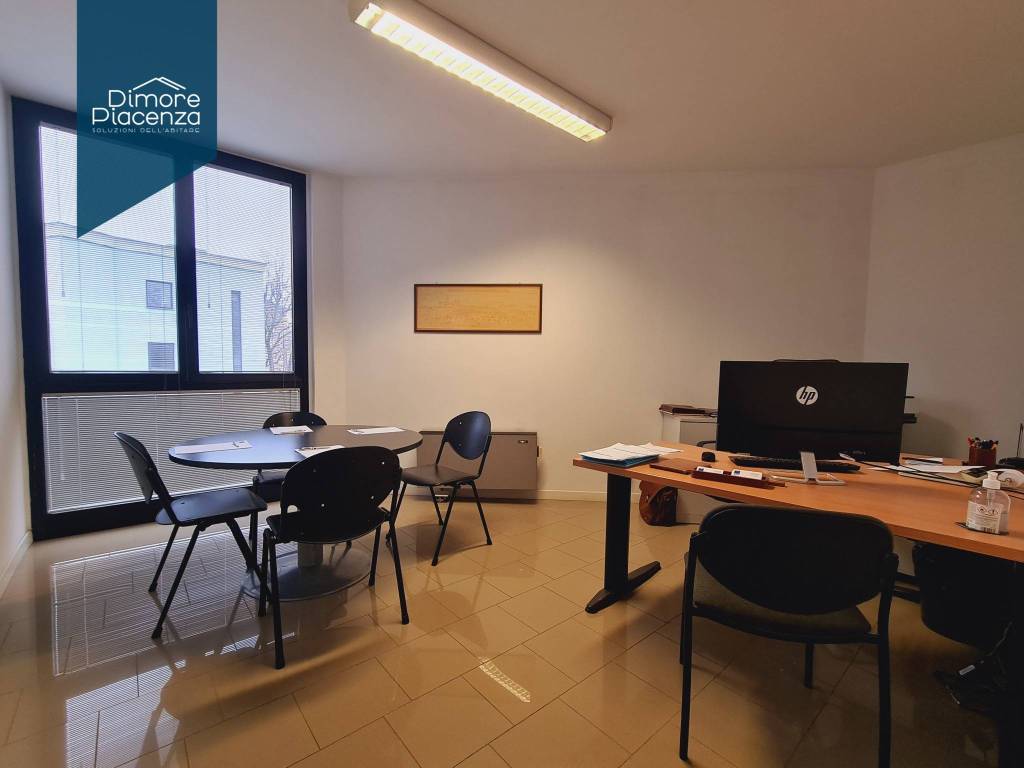 ufficio in affitto a Piacenza in zona Le Mose