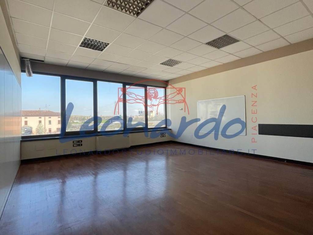 ufficio in affitto a Piacenza in zona Caorsana
