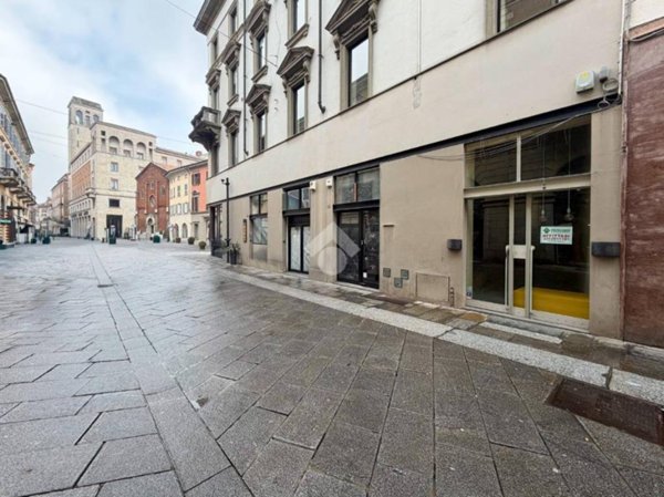 negozio in affitto a Piacenza in zona Centro Storico