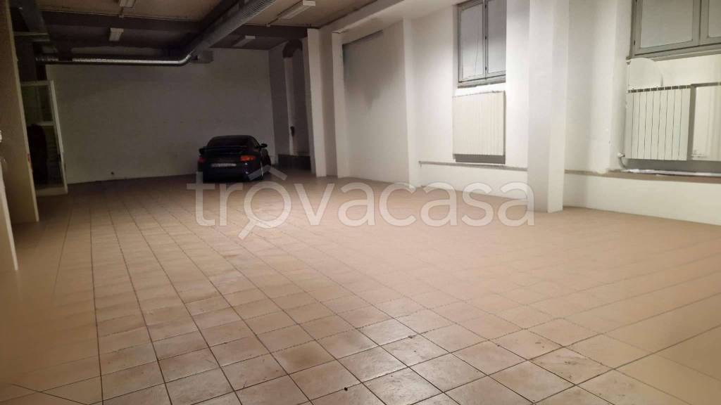 negozio in affitto a Piacenza