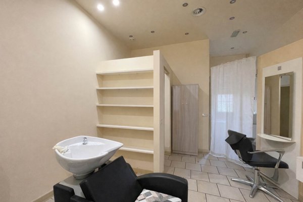 negozio in affitto a Piacenza in zona Barriera Torino