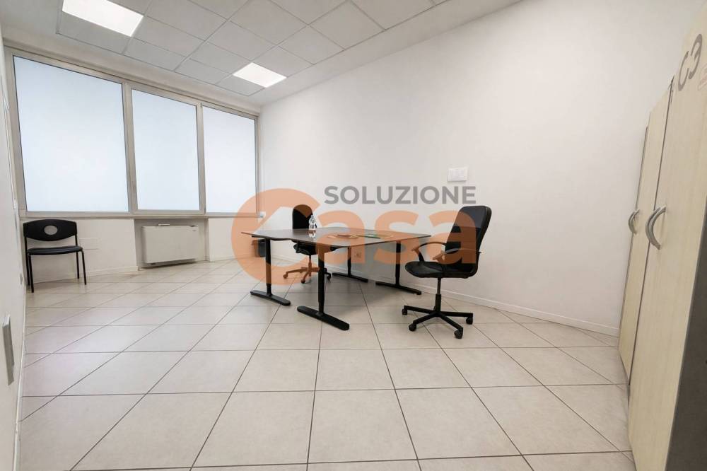 ufficio in affitto a Piacenza in zona Caorsana