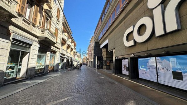 negozio in affitto a Piacenza