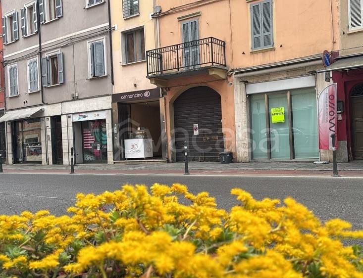 negozio in affitto a Piacenza