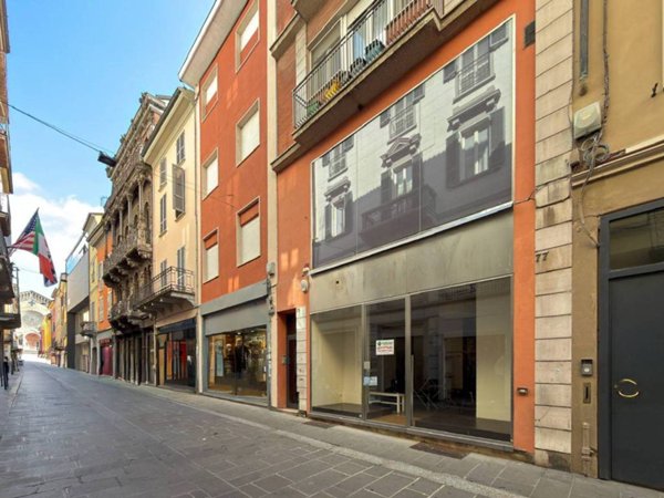 negozio in affitto a Piacenza in zona Centro Storico