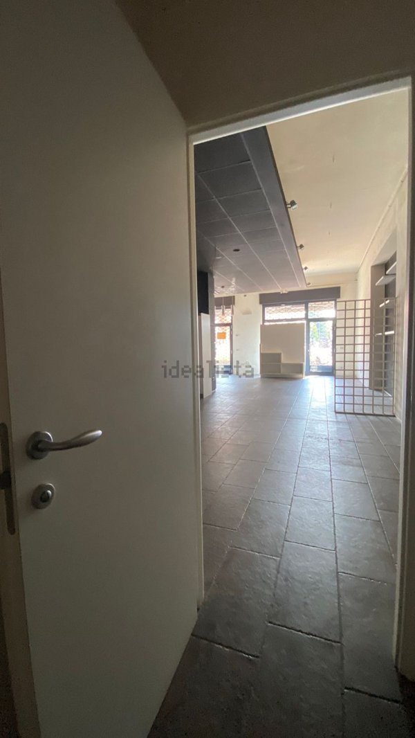 locale commerciale in affitto a Piacenza in zona Belvedere / Quartiere Duemila