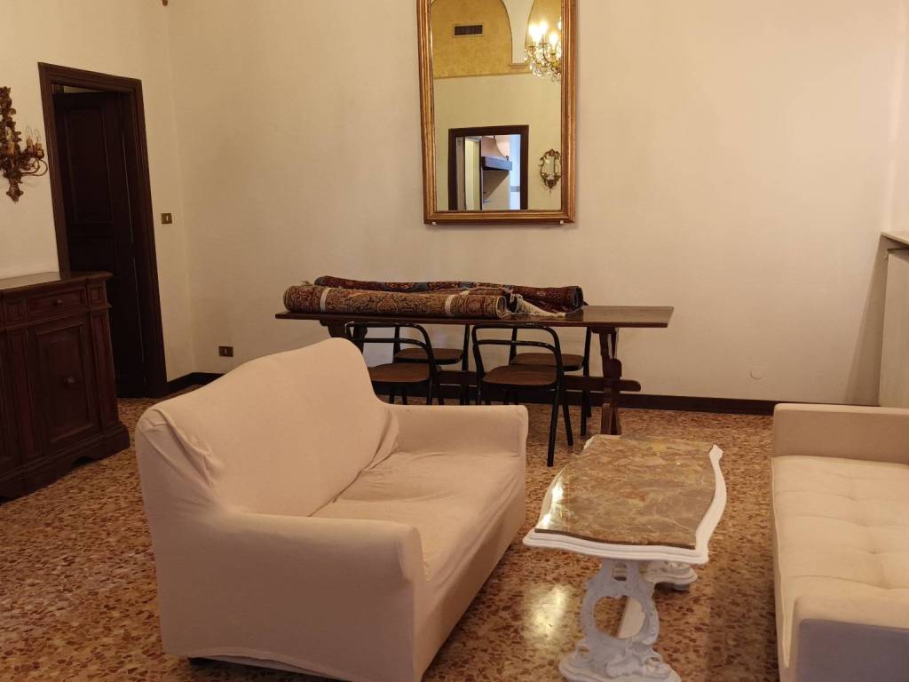 appartamento in affitto a Piacenza in zona Centro Storico