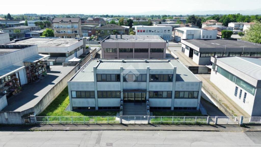 locale commerciale in affitto a Piacenza in zona Veggioletta