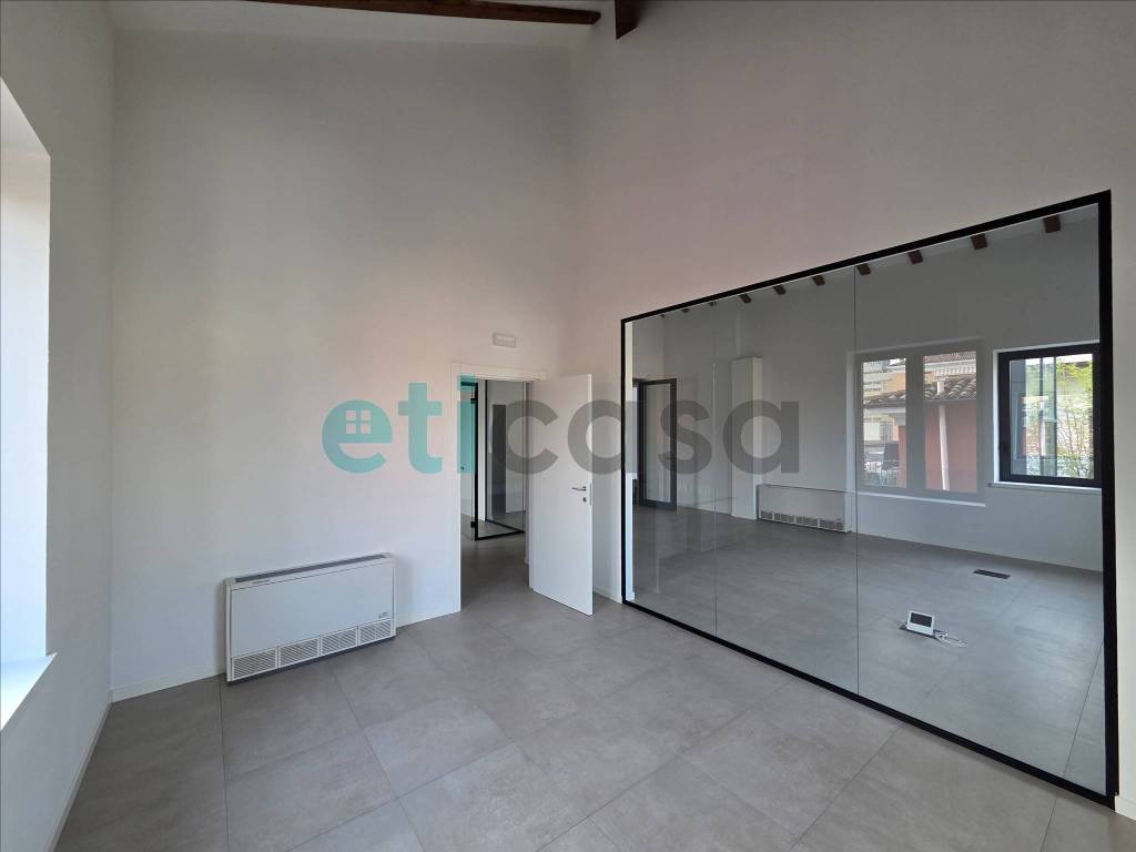 ufficio in affitto a Piacenza in zona Caorsana