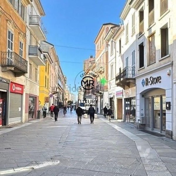 negozio in affitto a Piacenza in zona Centro Storico