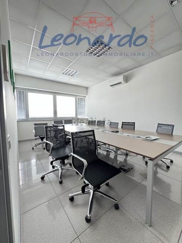 ufficio in affitto a Piacenza in zona Roncaglia / Fossadello