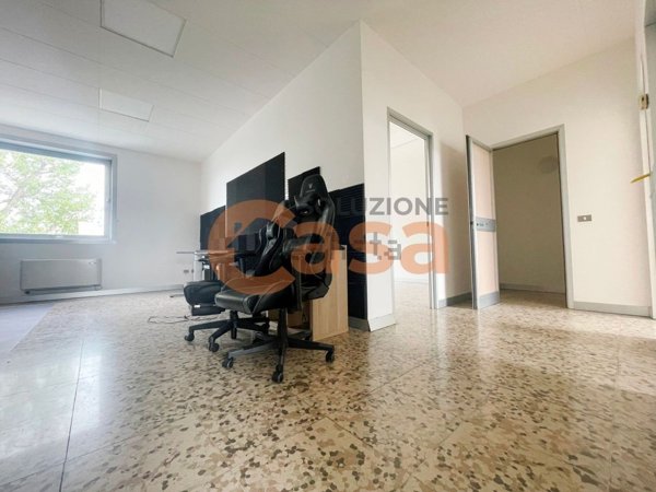 ufficio in affitto a Piacenza in zona Montale