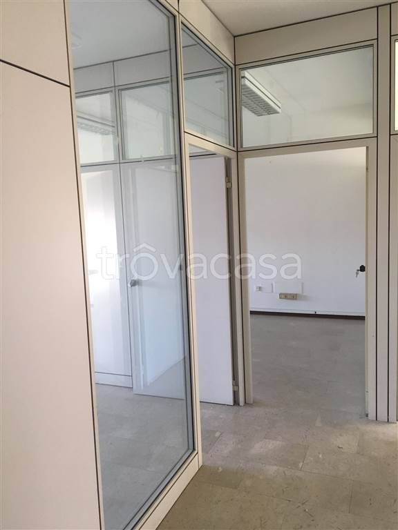 ufficio in affitto a Piacenza in zona Farnesiana