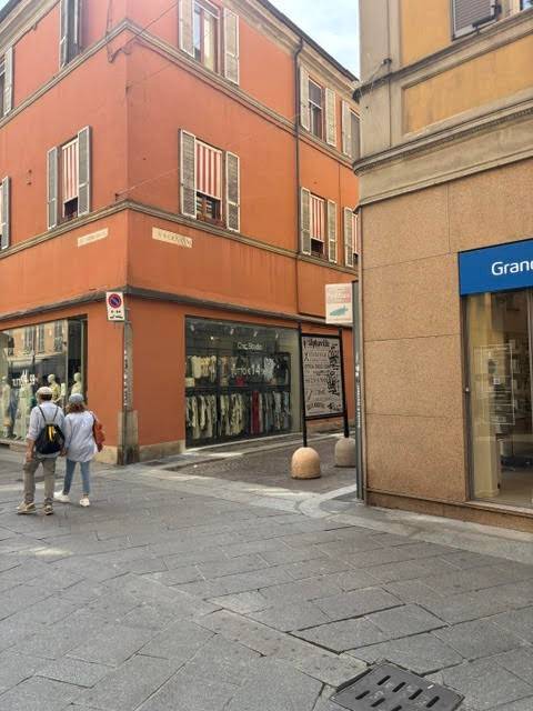 negozio in affitto a Piacenza in zona Centro Storico