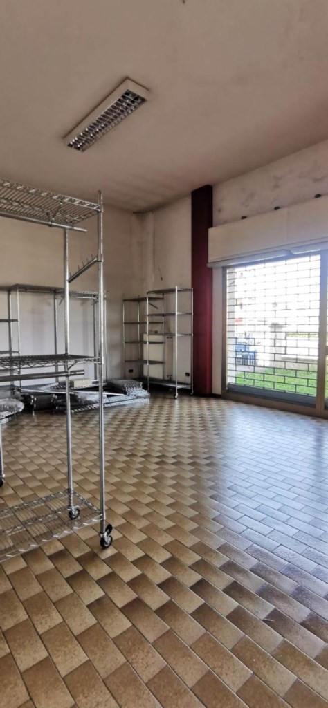 negozio in affitto a Piacenza in zona Sant'Antonio a Trebbia