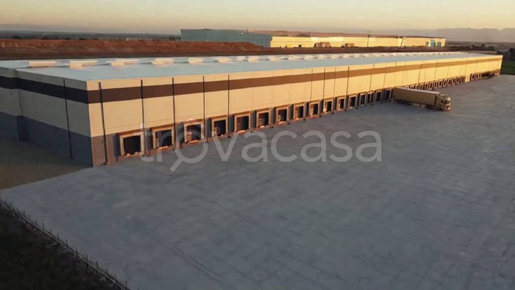 locale commerciale in affitto a Piacenza in zona Montale