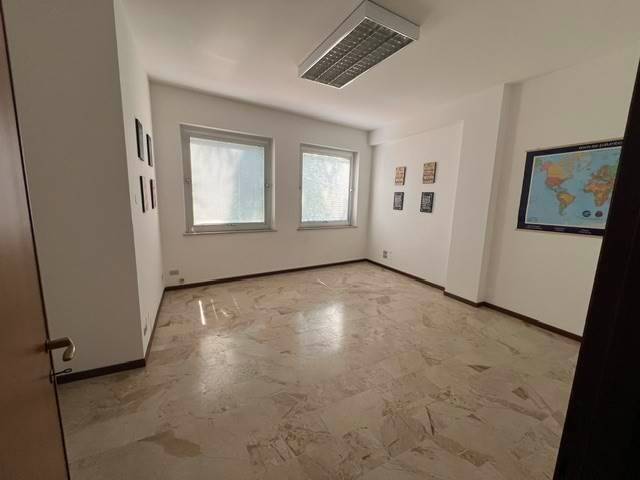 ufficio in affitto a Piacenza in zona Barriera Genova