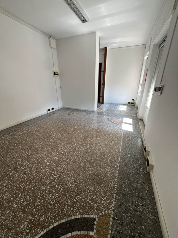 ufficio in affitto a Piacenza in zona Barriera Genova