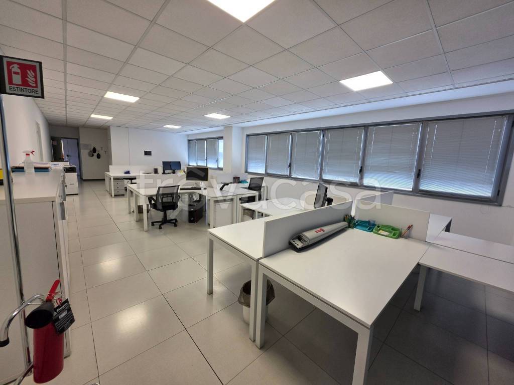 ufficio in affitto a Piacenza in zona Montale