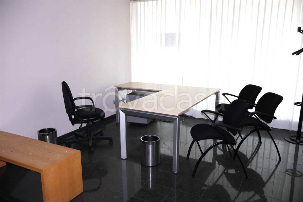 ufficio in affitto a Piacenza in zona Barriera Torino