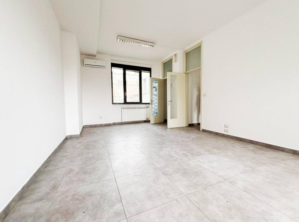 negozio in affitto a Piacenza in zona Belvedere / Quartiere Duemila