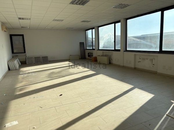 ufficio in affitto a Piacenza in zona Montale