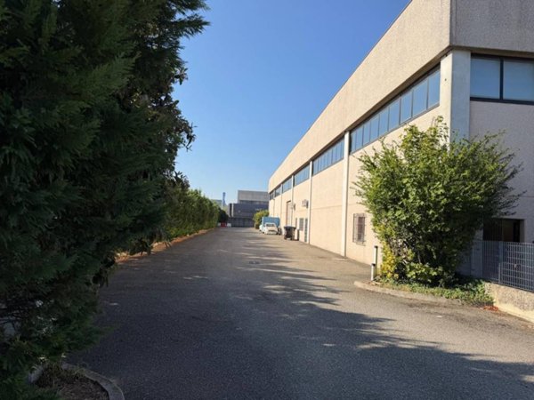 locale commerciale in affitto a Piacenza in zona Caorsana