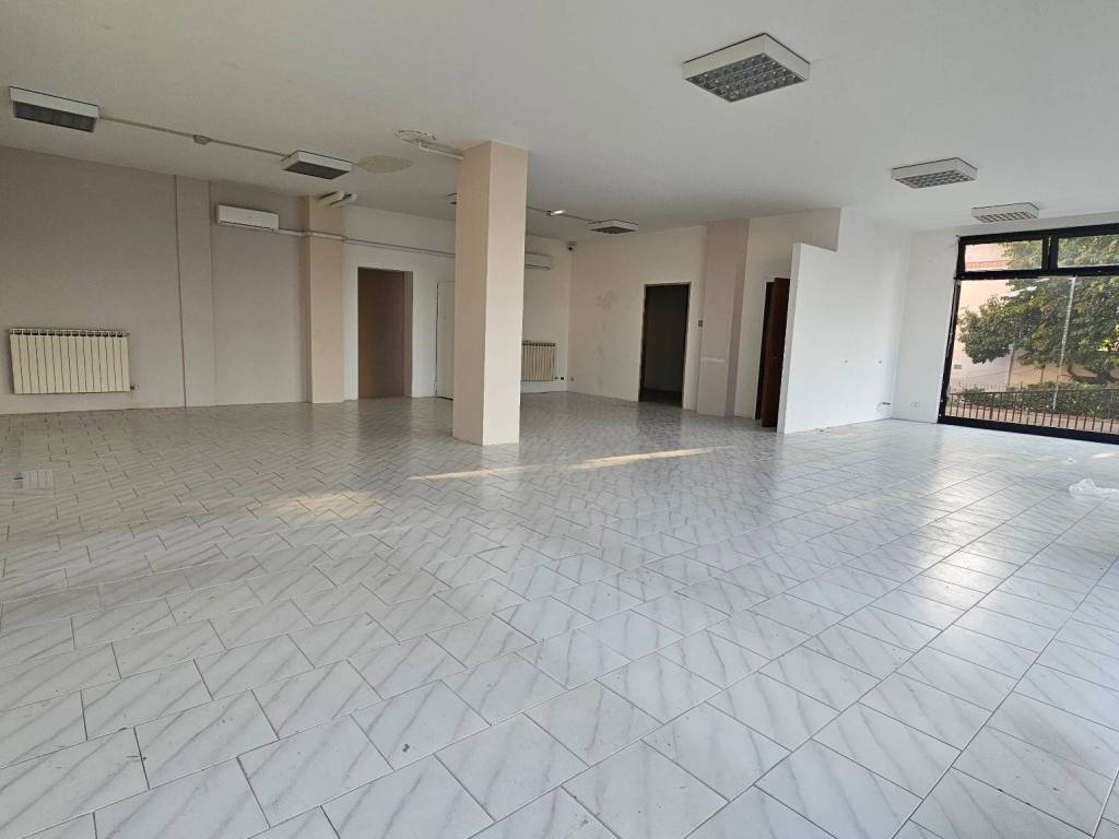 ufficio in affitto a Piacenza in zona Infrangibile