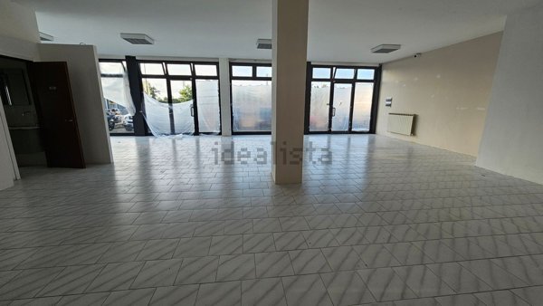 locale commerciale in affitto a Piacenza in zona Veggioletta