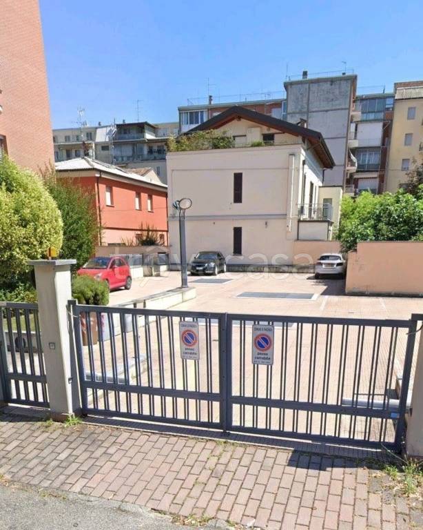 box auto in affitto a Piacenza