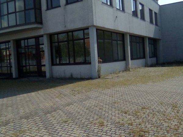 locale commerciale in affitto a Podenzano in zona Casoni
