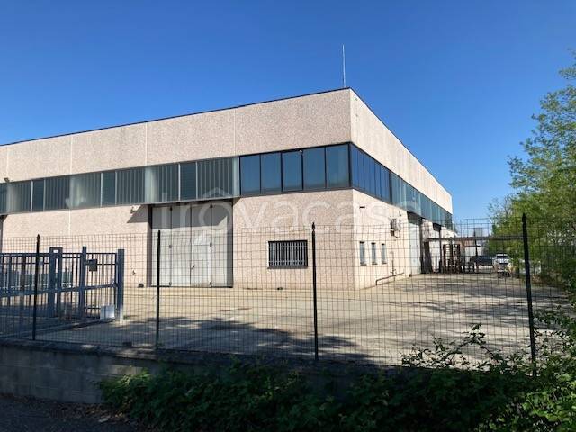 locale commerciale in affitto a Podenzano