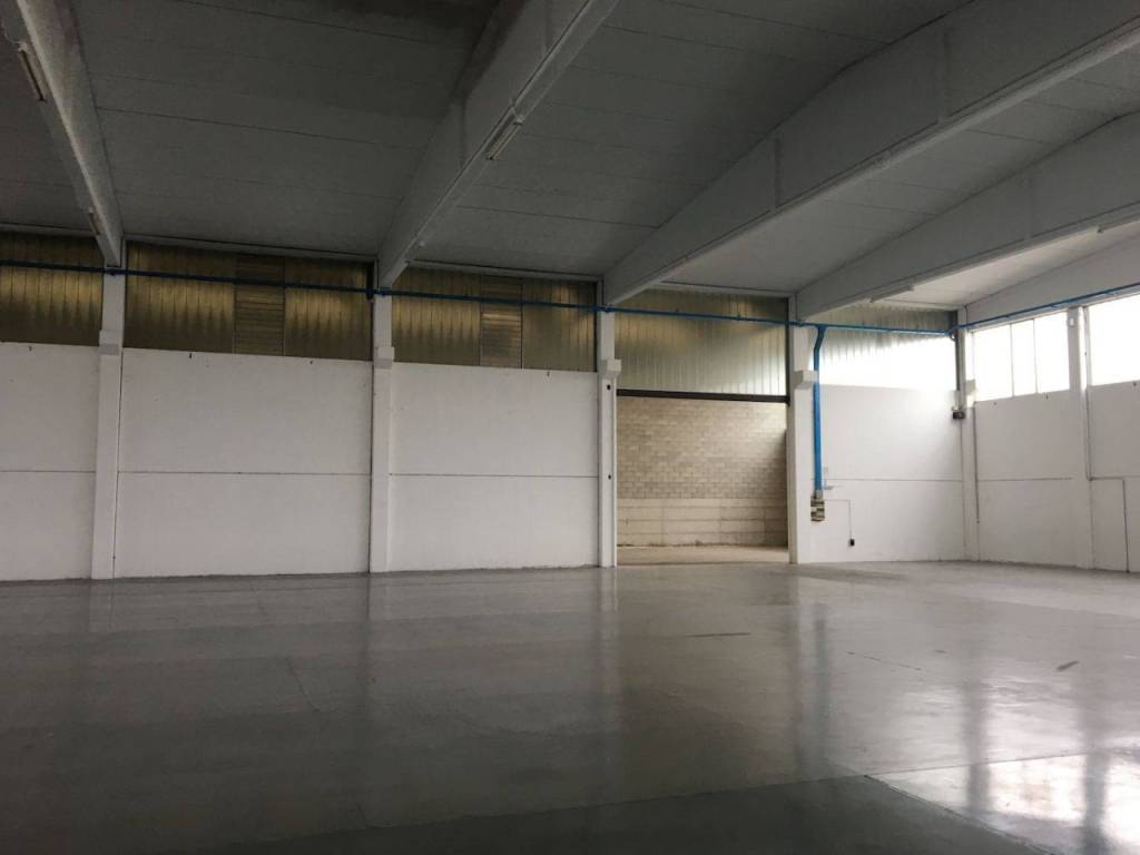 locale commerciale in affitto a Podenzano in zona Gariga