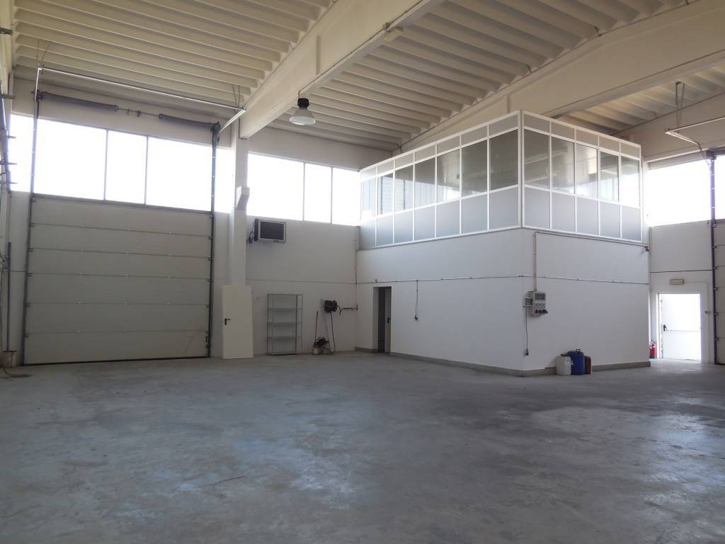 locale commerciale in affitto a Podenzano in zona Casoni