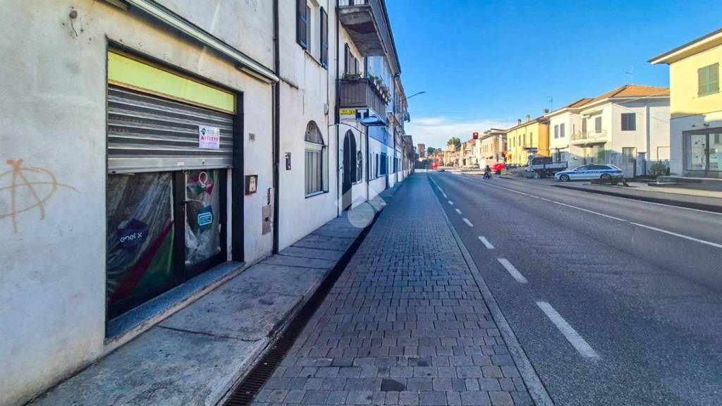 negozio in affitto a Podenzano