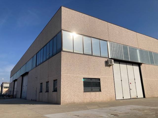 locale commerciale in affitto a Podenzano