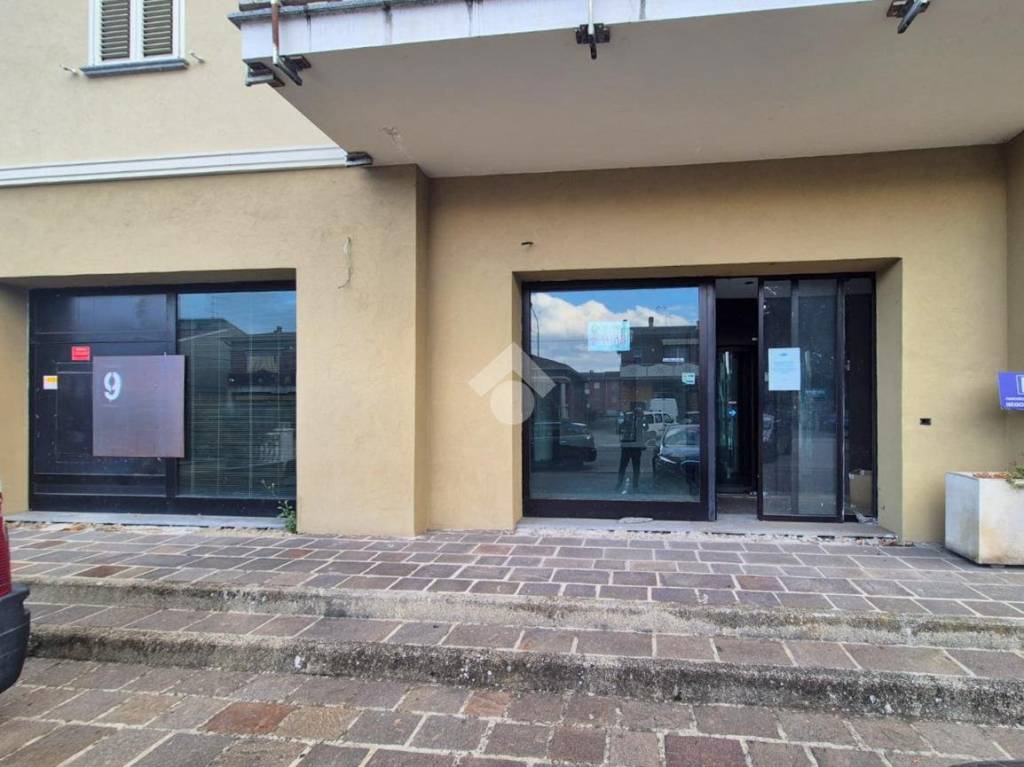 negozio in affitto a Podenzano
