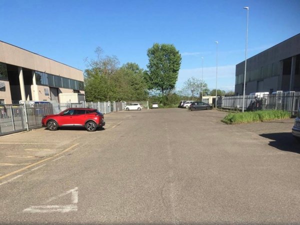 locale commerciale in affitto a Podenzano