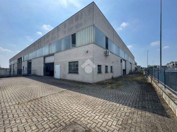 locale commerciale in affitto a Podenzano