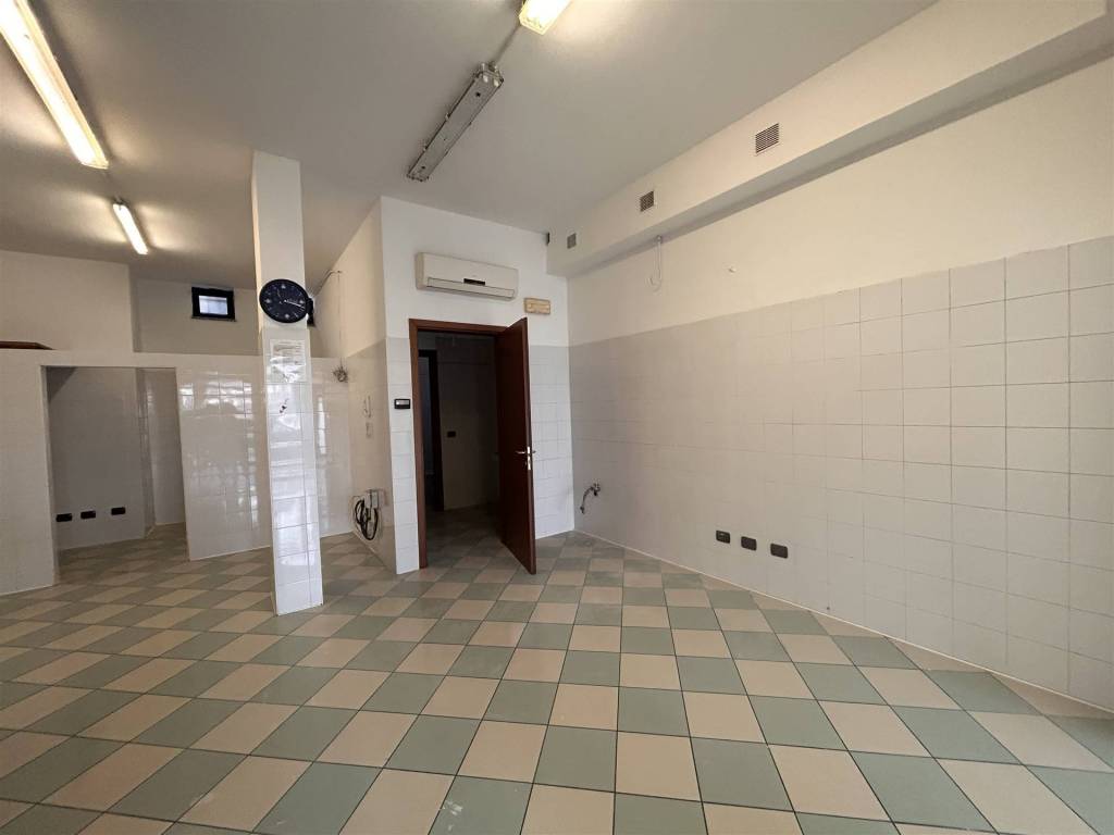negozio in affitto a Pontenure