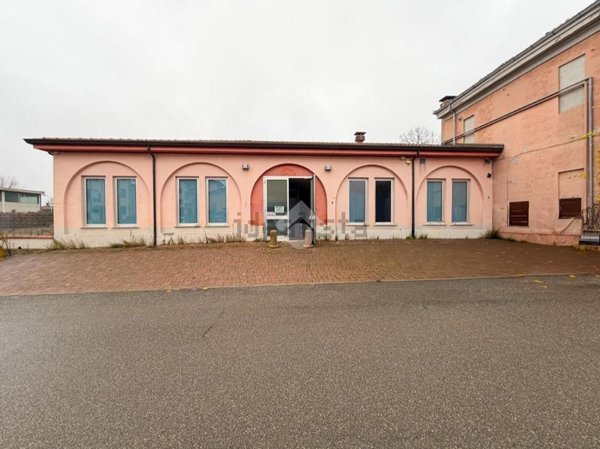 locale commerciale in affitto a Rivergaro in zona Niviano