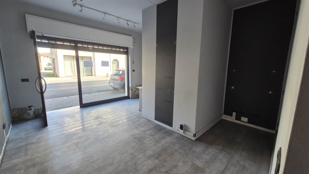 negozio in affitto a Rottofreno