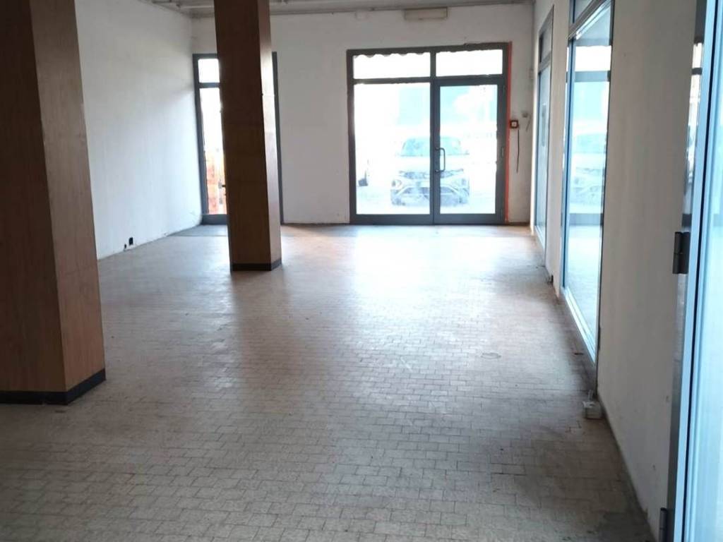 negozio in affitto a Rottofreno