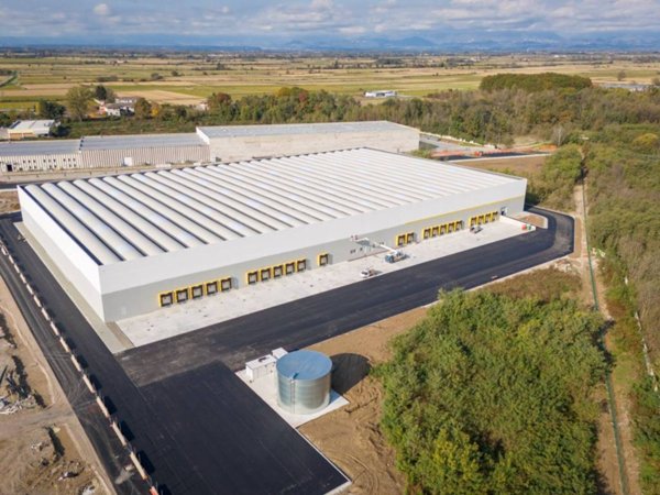 locale commerciale in affitto a Greggio
