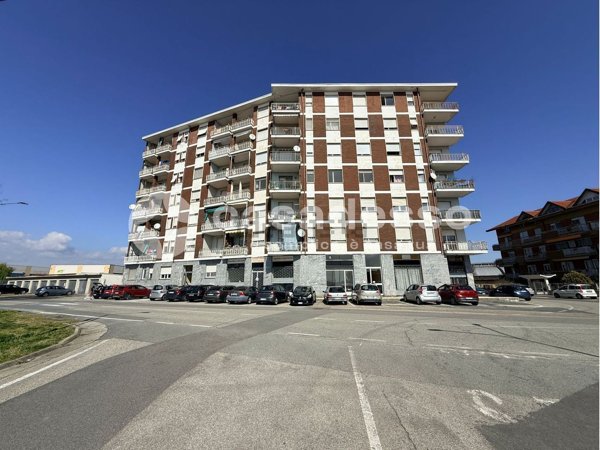 locale commerciale in affitto a Livorno Ferraris