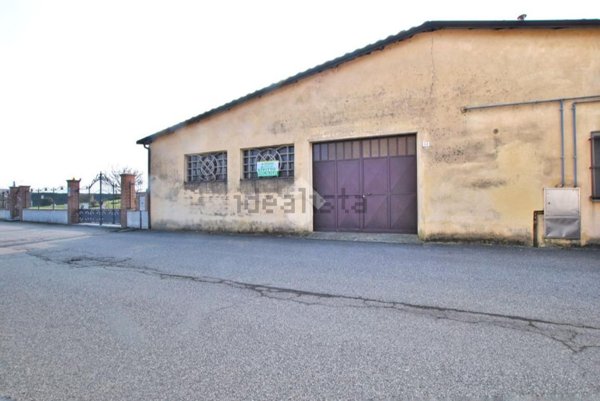 locale commerciale in affitto a Livorno Ferraris